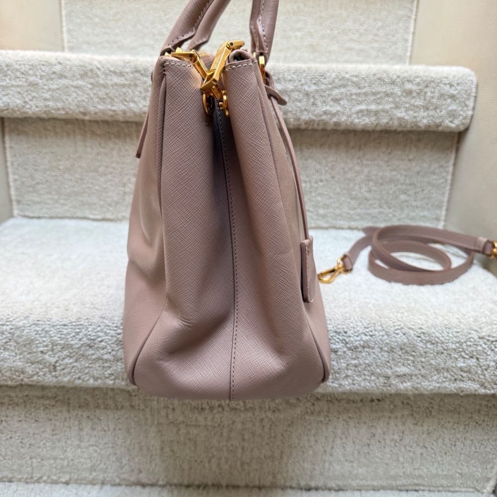 Prada Galleria Handbag in Saffiano Leather in Size Large Beige - Picture 2 of 12
